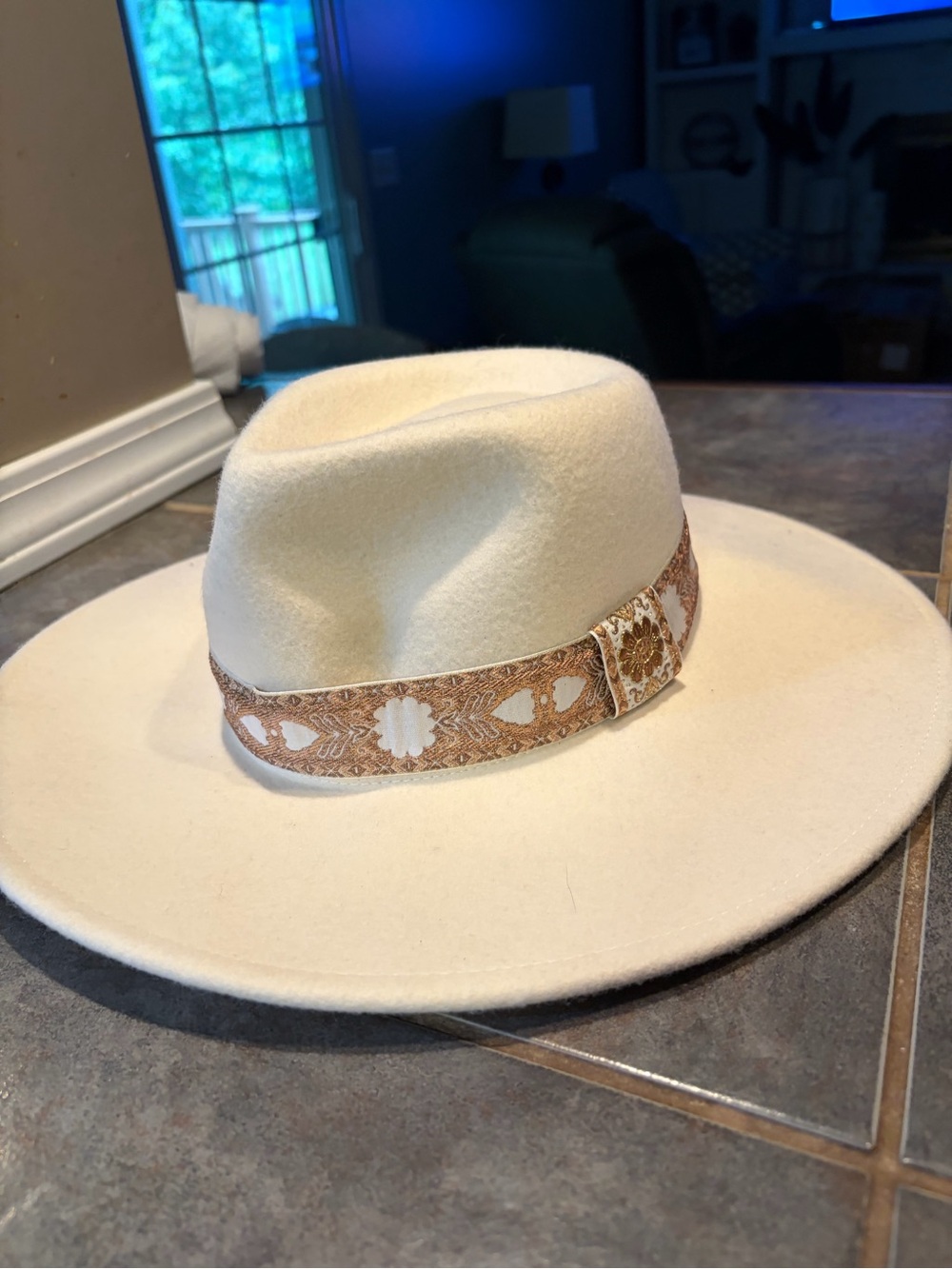 NWT Altar'd State Cream Wide-Brim Felt Fedora with Patterned Tan Band